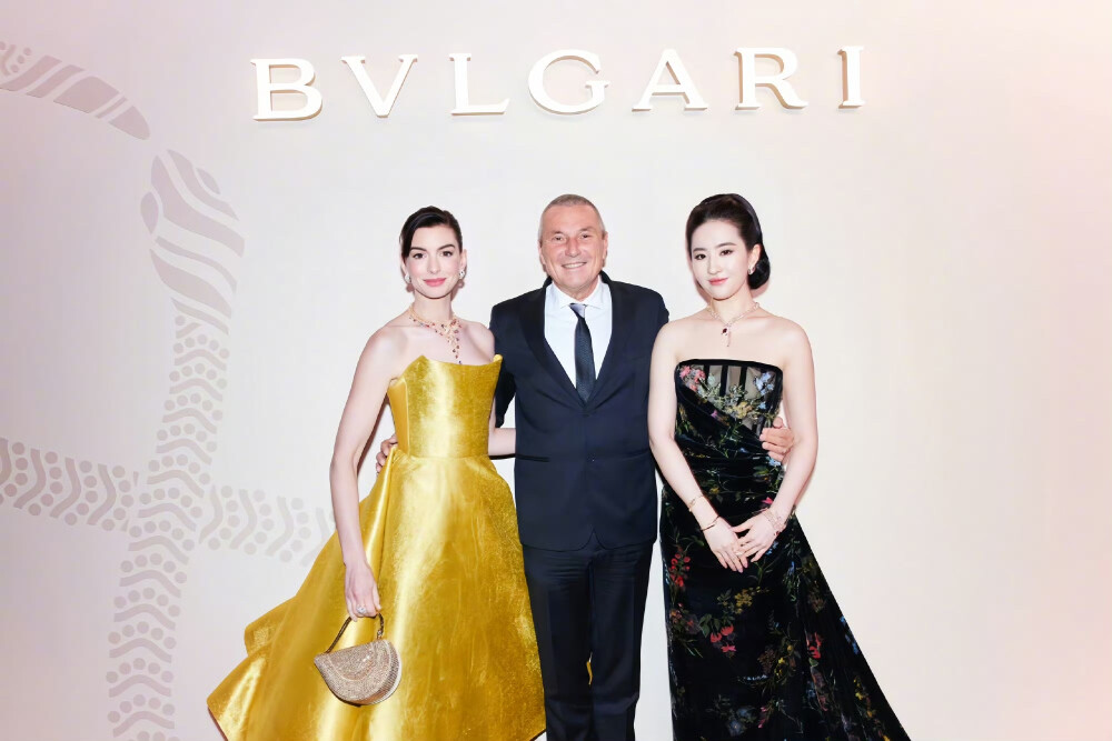 刘亦菲应邀出席亮相 上海BVLGARI “灵蛇·生生不已”特展红毯造型，Elie Saab 高定礼服搭配 Serpenti 系列高级珠宝
刘亦菲宝格丽全球品牌代言人2025.1.8