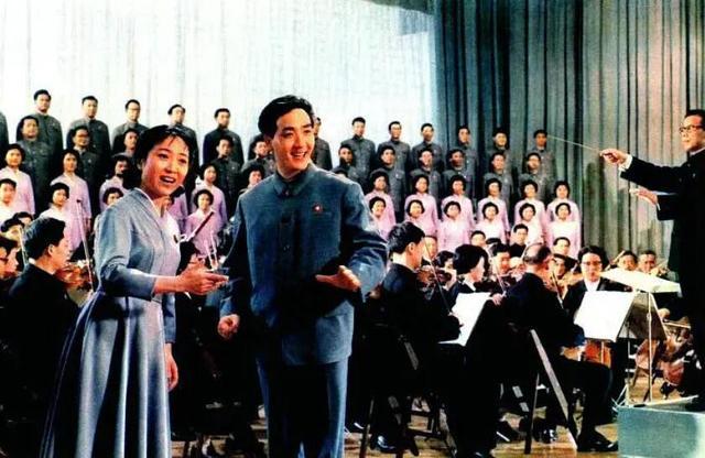 1971年，钱曼华调入到了上海乐团，并很快因在交响乐《智取威虎山》中演唱小常宝的唱段，而声名鹊起。