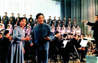 1971年，钱曼华调入到了上海乐团，并很快因在交响乐《智取威虎山》中演唱小常宝的唱段，而声名鹊起。