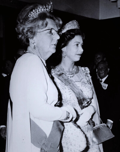  Her Majesty Queen Elizabeth II 