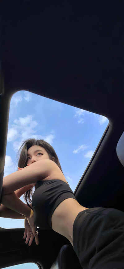 ☸