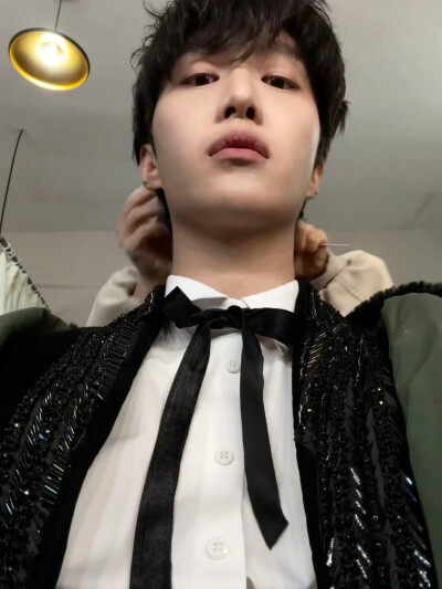 卷毛小狗：范丞丞