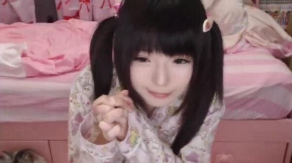 ≽^-⩊-^≼