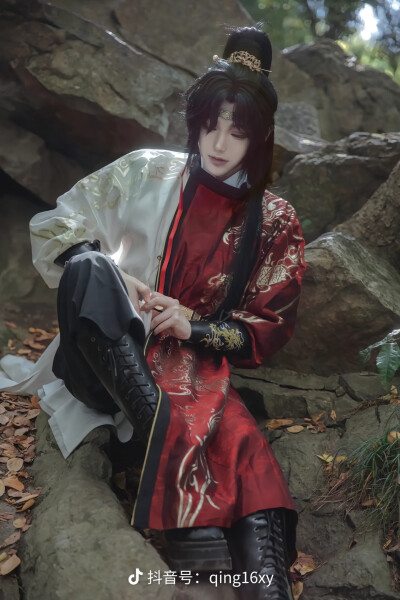 满级绿茶穿成小可怜
奚行疆
coser:染轻