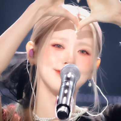 /赵美延/ 原截背着扬扬跑