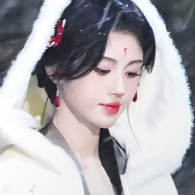 露芜衣 鞠婧祎
这一套加飘雪绝美