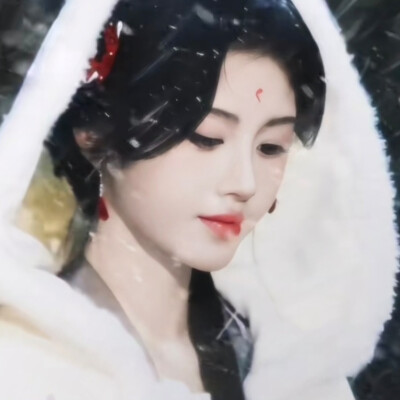 露芜衣 鞠婧祎
这一套加飘雪绝美