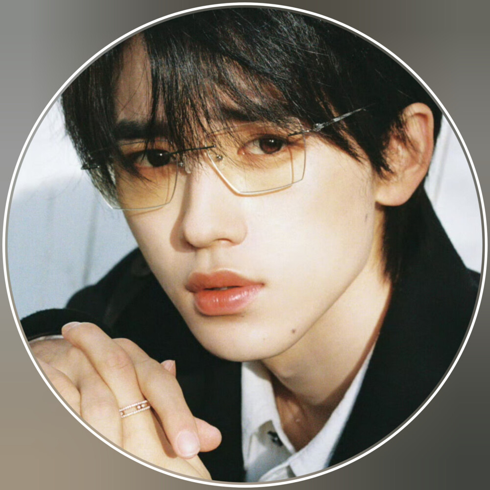 宋亚轩渐变圆框头像拿图吱声,谢谢