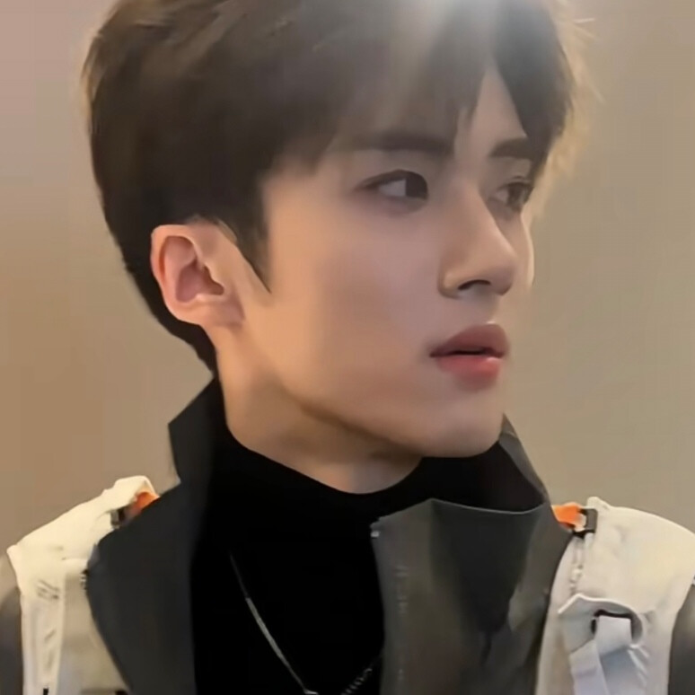 闫桉
没头像换了随便扒拉了几张