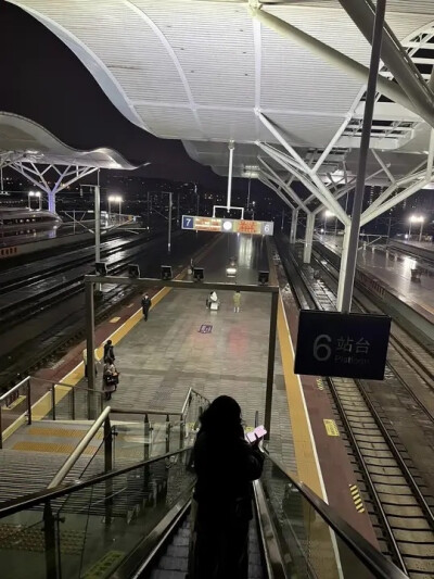 可惜那天我没压住脾气，说了违心的话，你也没在迁就我，我们也就分道扬镳了.