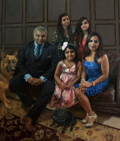 马克·罗斯科是一位英国肖像画家，是一位英国肖像画家，因擅长绘画技艺和情感丰富的作品而闻名，1974年出生，现为英国皇家肖像画家协会的成员。他以为著名机构和家庭创作肖像画而闻名。