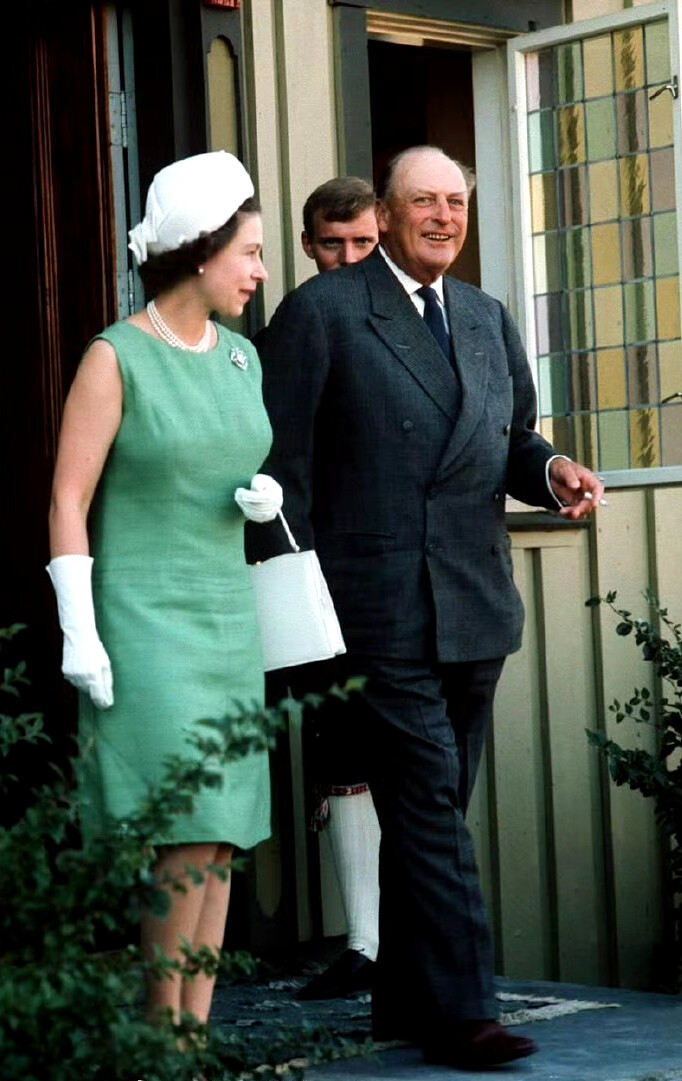  Her Majesty Queen Elizabeth II ，1969