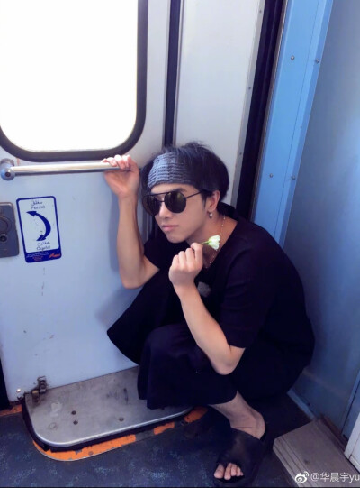 华晨宇早期照片