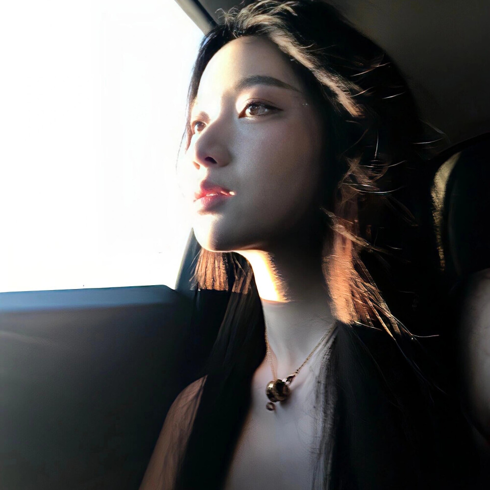 黑长直气质女头幸运头像