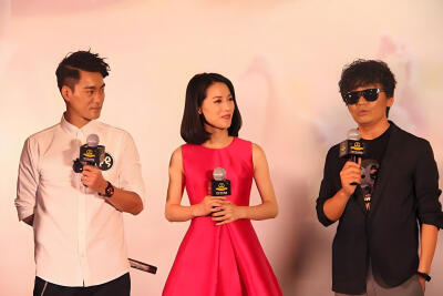 2015年7月3日，湖北武汉，电影《道士下山》在武汉举行新闻发布会和映后见面会。
王宝强 董琦 陈国坤