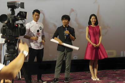 2015年7月3日，湖北武汉，电影《道士下山》在武汉举行新闻发布会和映后见面会。
王宝强 董琦 陈国坤