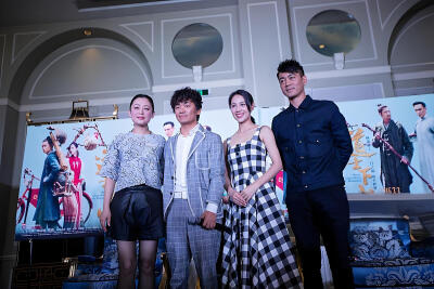 陈凯歌导演的《道士下山》 影片出品人兼总制片人陈红携手王宝强、陈国坤、董琦来到杭州，为影片宣传造势