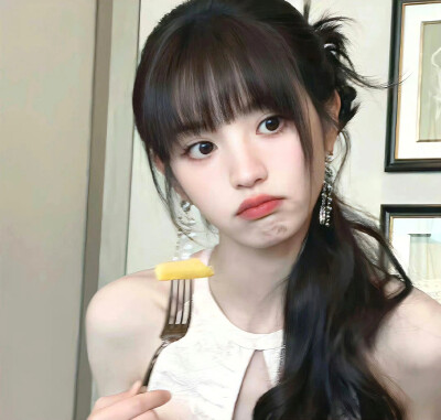 WeChat｜田曦薇头像
（是很可爱的小女孩呀☺️