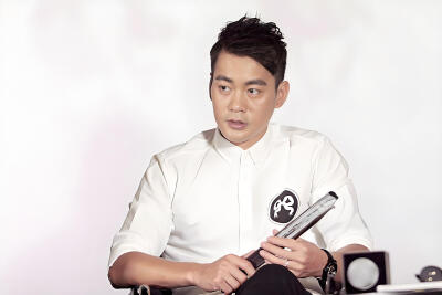 2015年7月3日，湖北武汉，电影《道士下山》在武汉举行新闻发布会和映后见面会。
王宝强 董琦 陈国坤