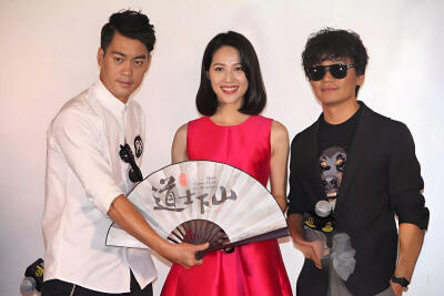 2015年7月3日，湖北武汉，电影《道士下山》在武汉举行新闻发布会和映后见面会。
王宝强 董琦 陈国坤