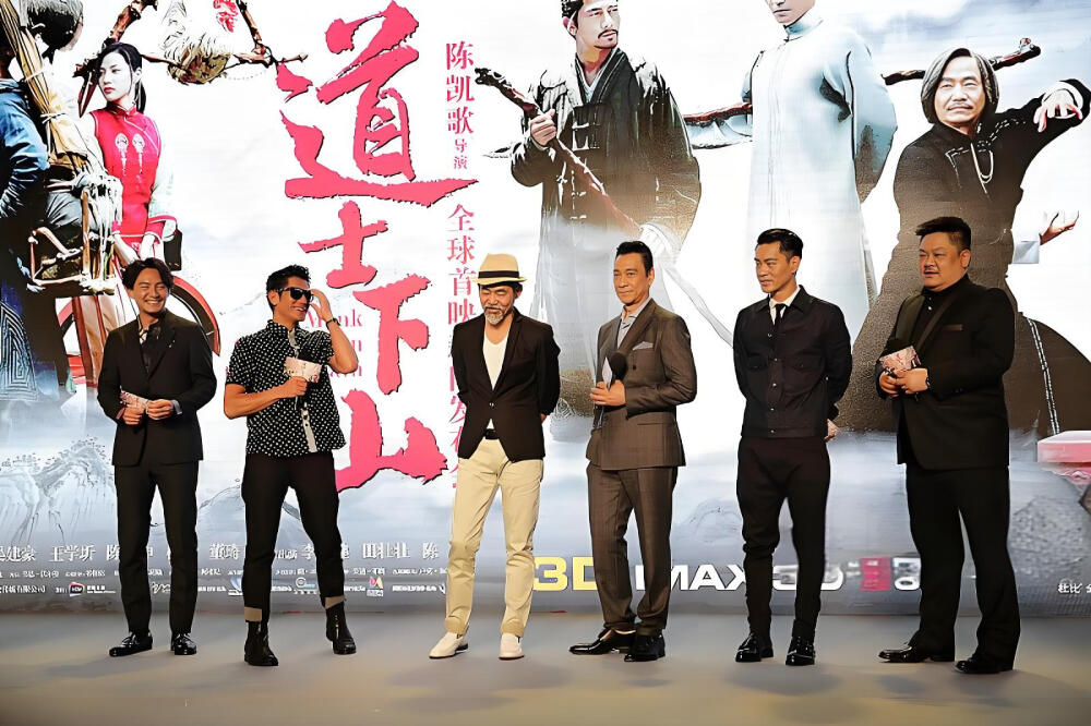 2015年07月，北京，《道士下山》首映礼。
林志玲 张震 郭富城 王宝强 吴建豪 王学圻 范伟 董琦 林雪 陈国坤