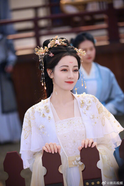 祝君新年快乐-热巴