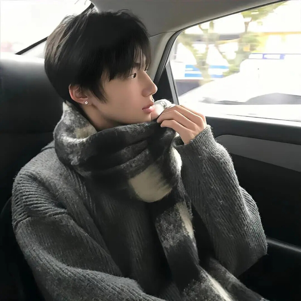 2025年单人情侣头像礼貌四对