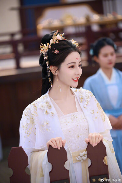 祝君新年快乐-热巴