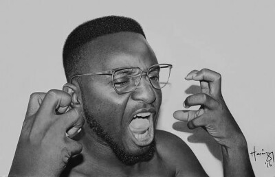 尼日利亚画家 Arinze Stanley 一组超写实人像素描绘画
