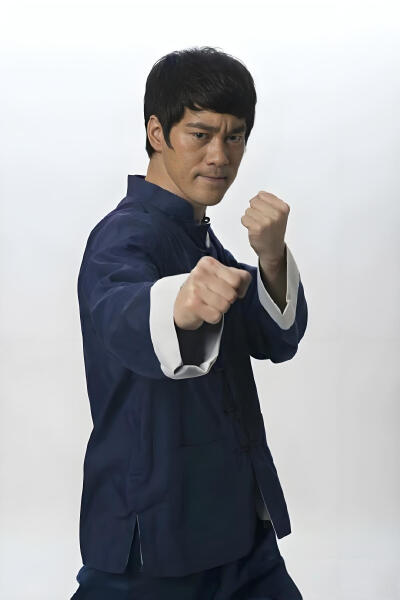 著名功夫巨星，动作演员陈国坤经典武打造型