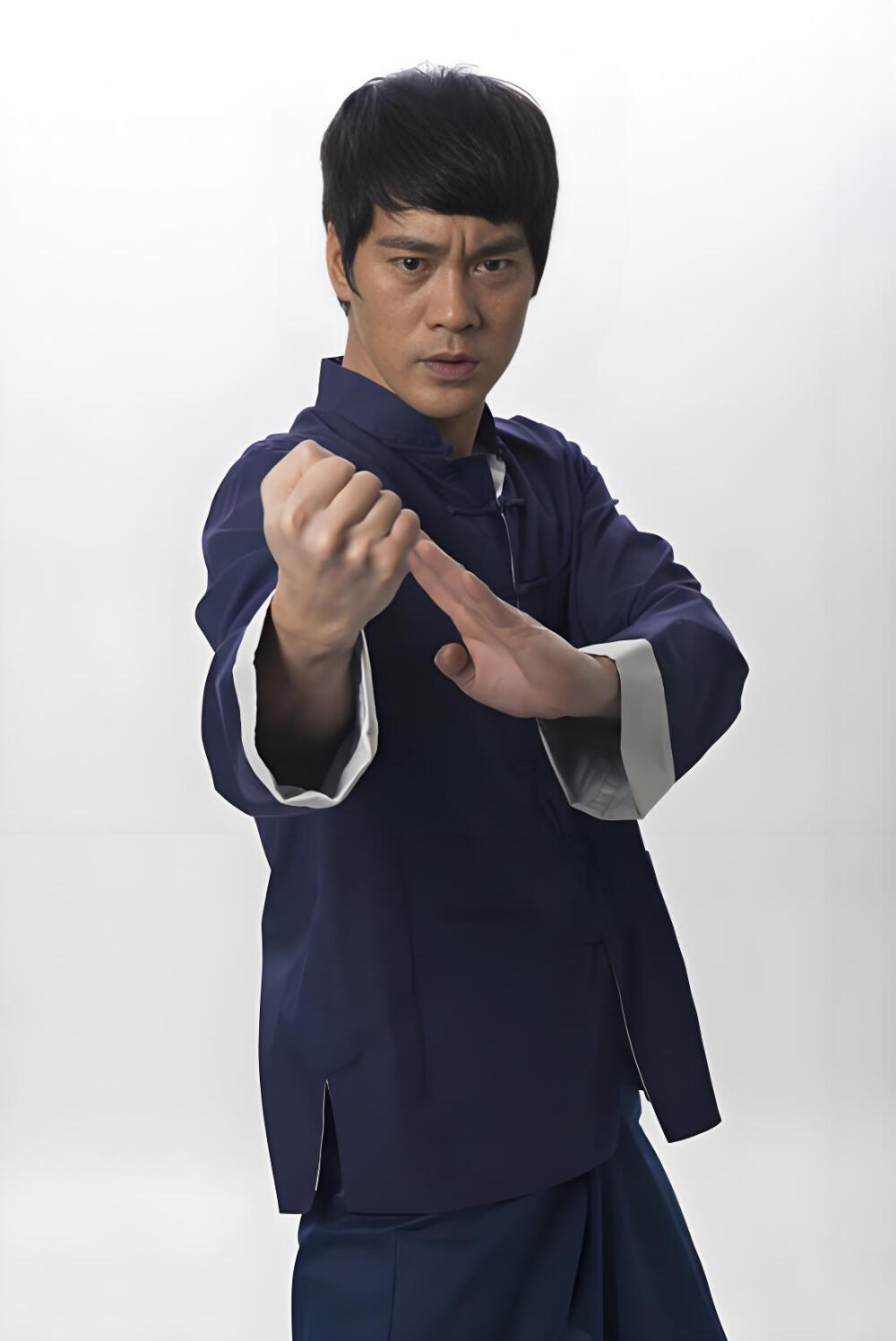 著名功夫巨星，动作演员陈国坤经典武打造型