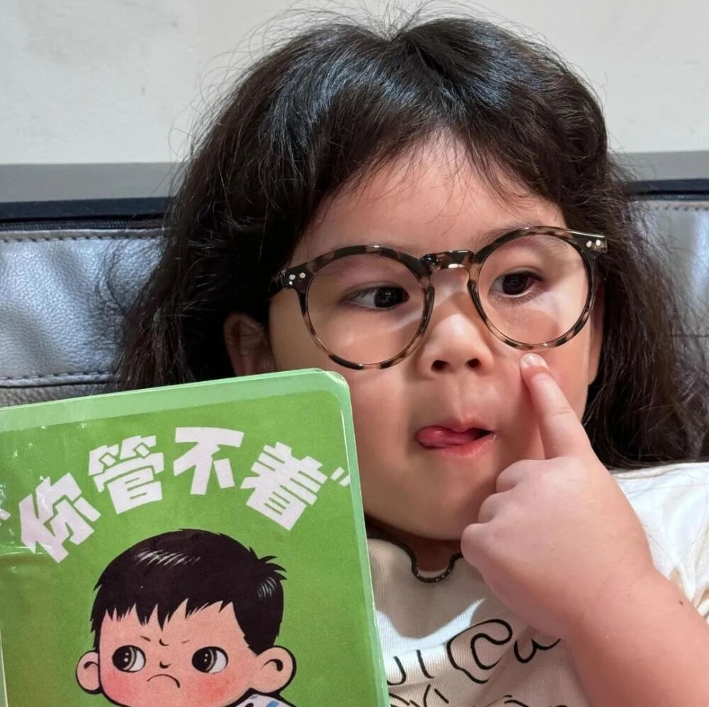 2025年小孩新年头像礼貌六张