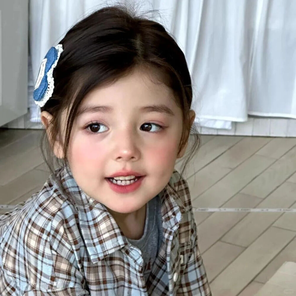 2025年小孩新年头像礼貌六张