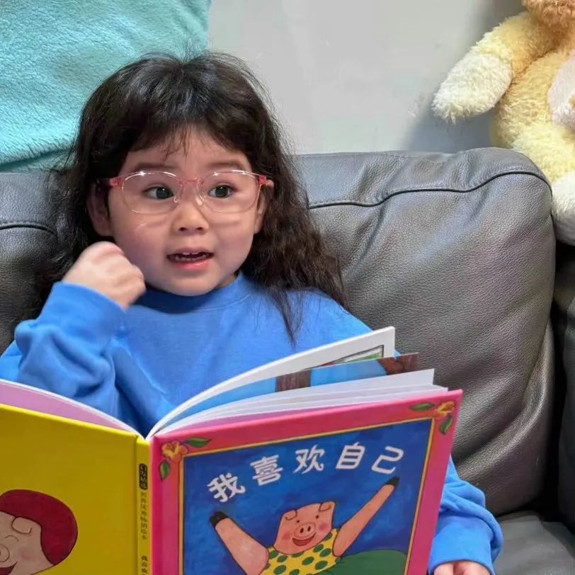 2025年小孩新年头像礼貌六张