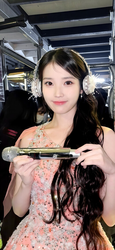 IU