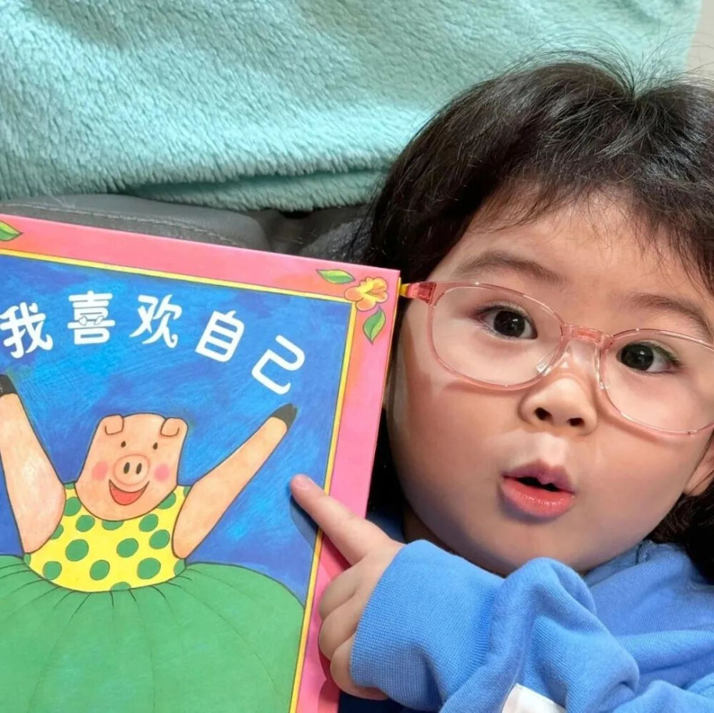 2025年小孩新年头像礼貌六张