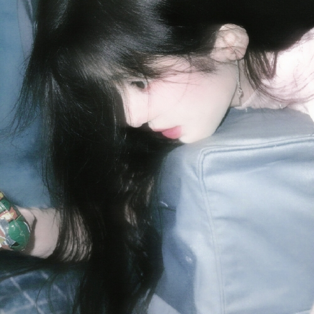 宝宝，生活费够吗，够的话转我点。不要说我不要脸，将心比心，你穿的鞋都是谁买的？是，都是你自己买的。但你平时吃的喝的都是谁买的？我承认也是你自己买的，但是你有没有考虑过你给自己买这么多东西是不是太自私了？为什么不给我买呢？