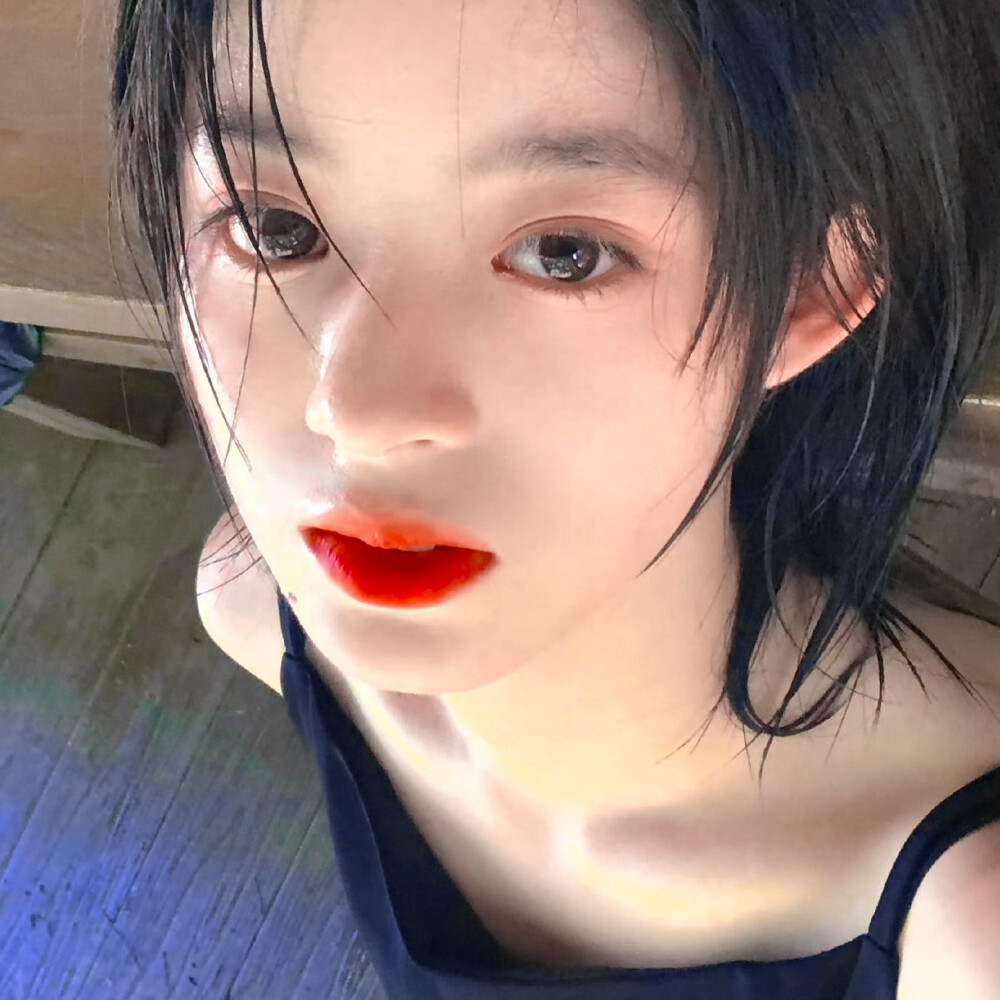 /黄杨钿甜/