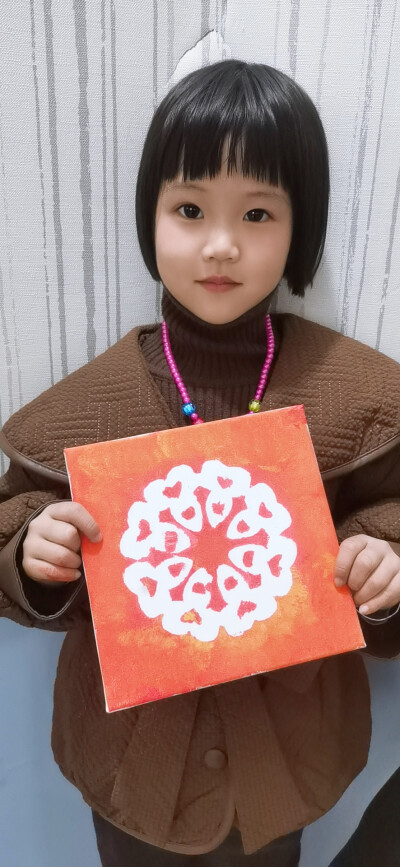 创意画《剪窗花》