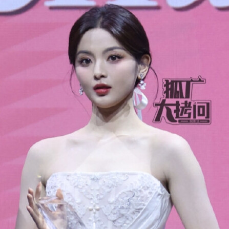 杨超越