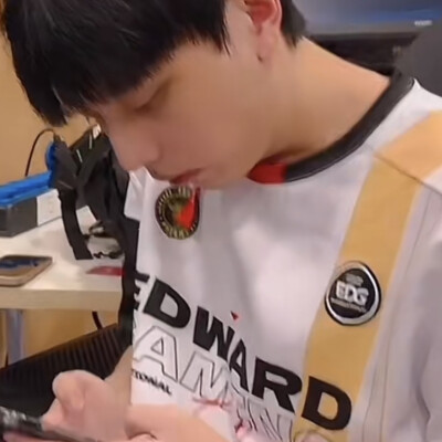 老夫子 戴着假发