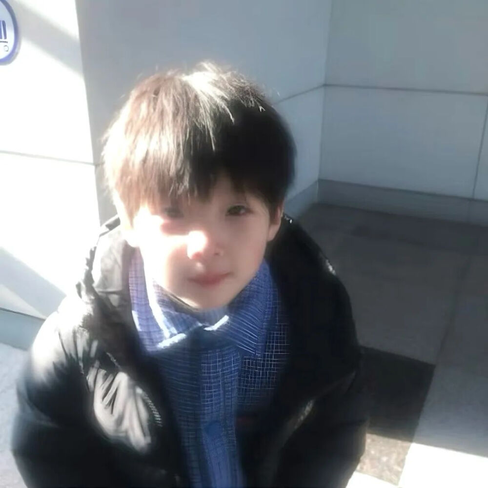 2025年小孩新年头像礼貌七张