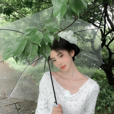 我被困在潮湿的雨季