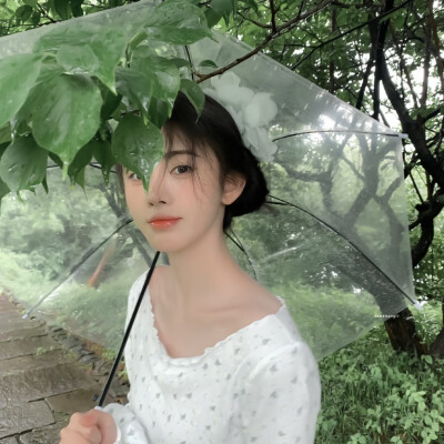 我被困在潮湿的雨季