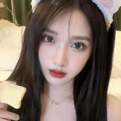 严茜
