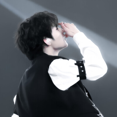 卷毛小狗 ੯‧̀͡ ζྀི)