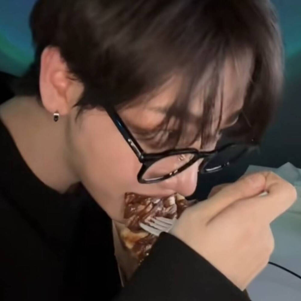 黑框眼镜狗忠实信徒