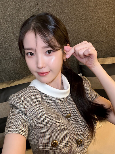 IU