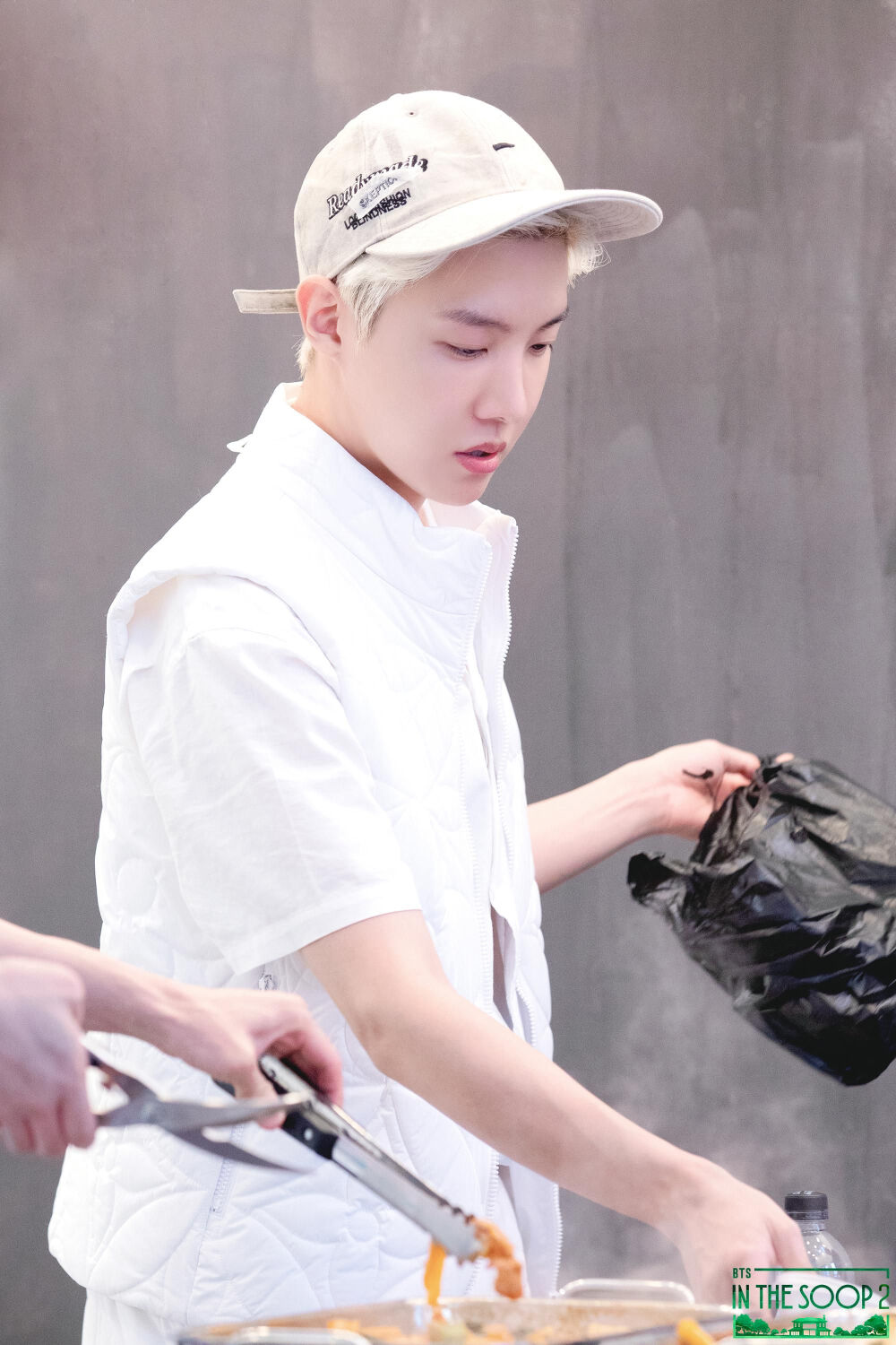 211113 [Official Photo] In The SOOP BTS ver. Season2 NO.5
Jung Hoseok (J-HOPE)