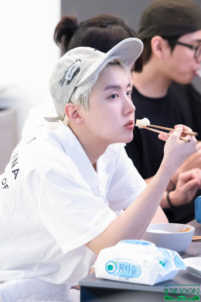 211113 [Official Photo] In The SOOP BTS ver. Season2 NO.5
Jung Hoseok (J-HOPE)